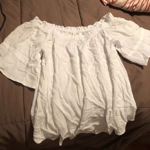 XS Maurice’s White, slightly off the shoulder flowy shirt. NWT